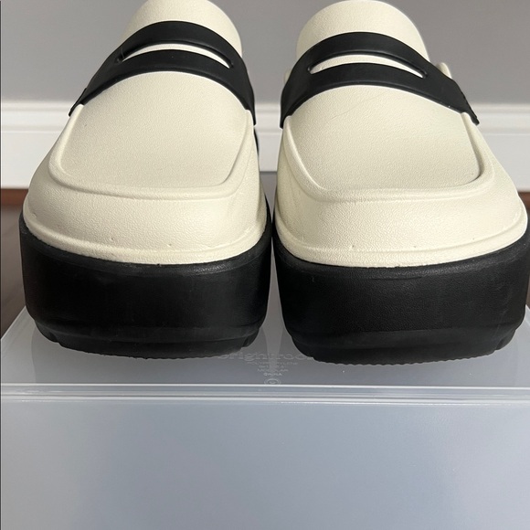 CROCS Stomp Loafer - Picture 6 of 11